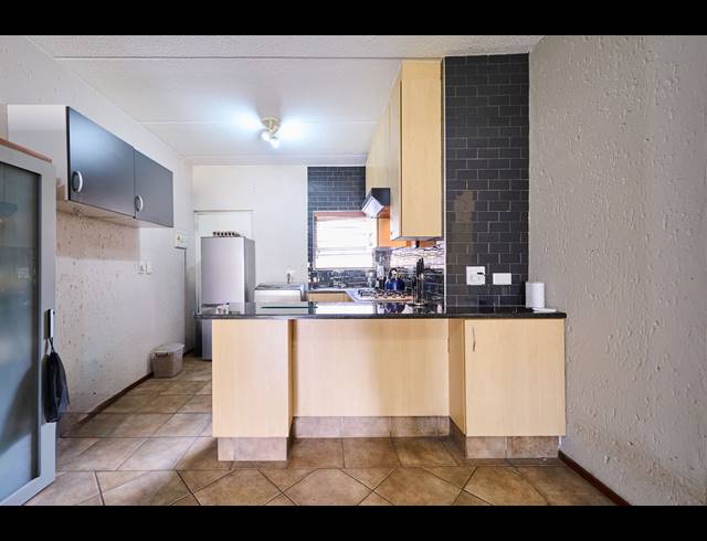 2 BEDROOM APARTMENT TO LET IN SUNNINGHILL